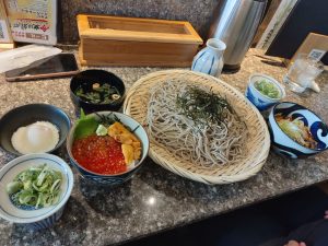 お蕎麦とイクラうに丼